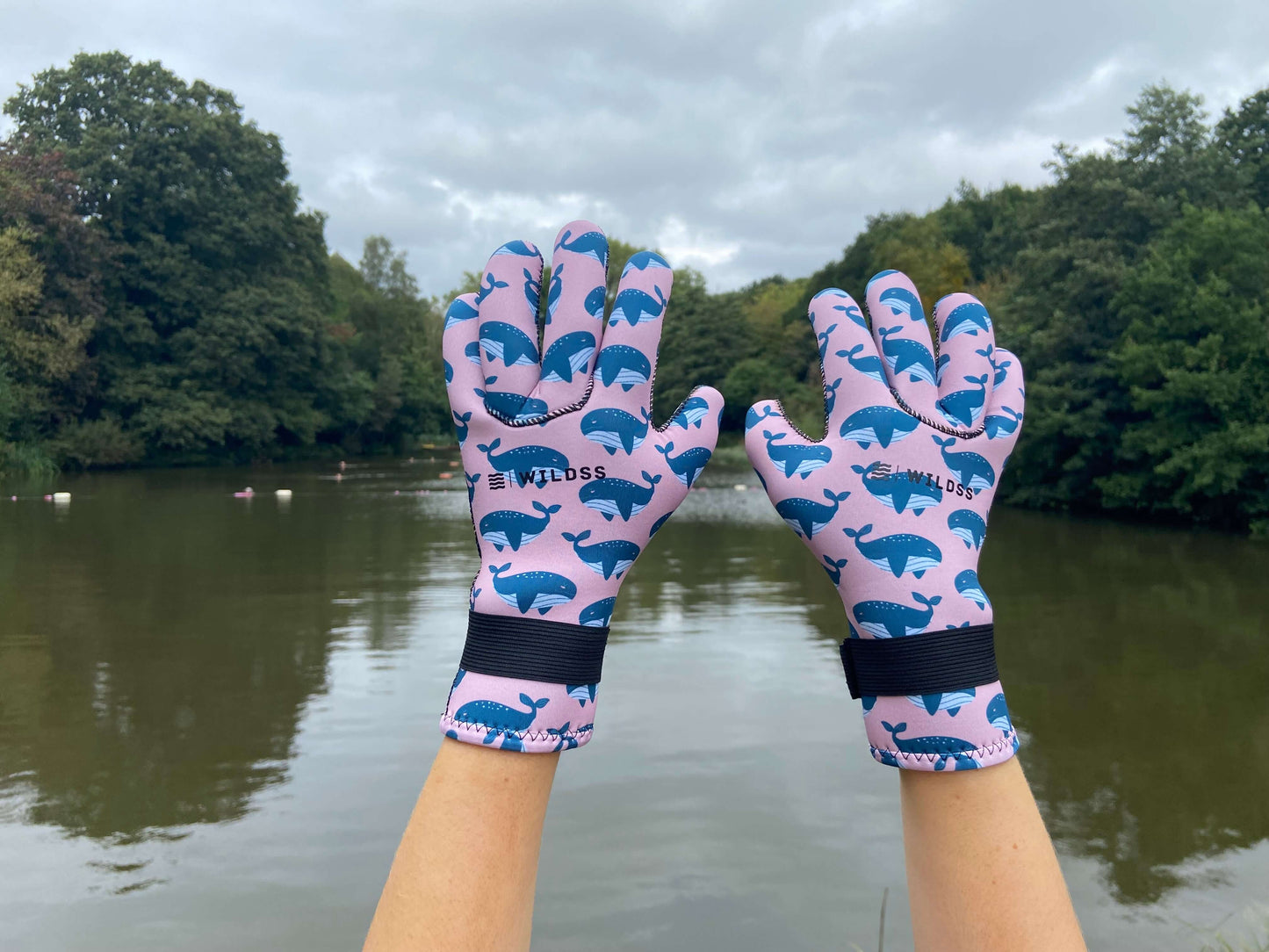 Neoprene wild swimming gloves: Humpback