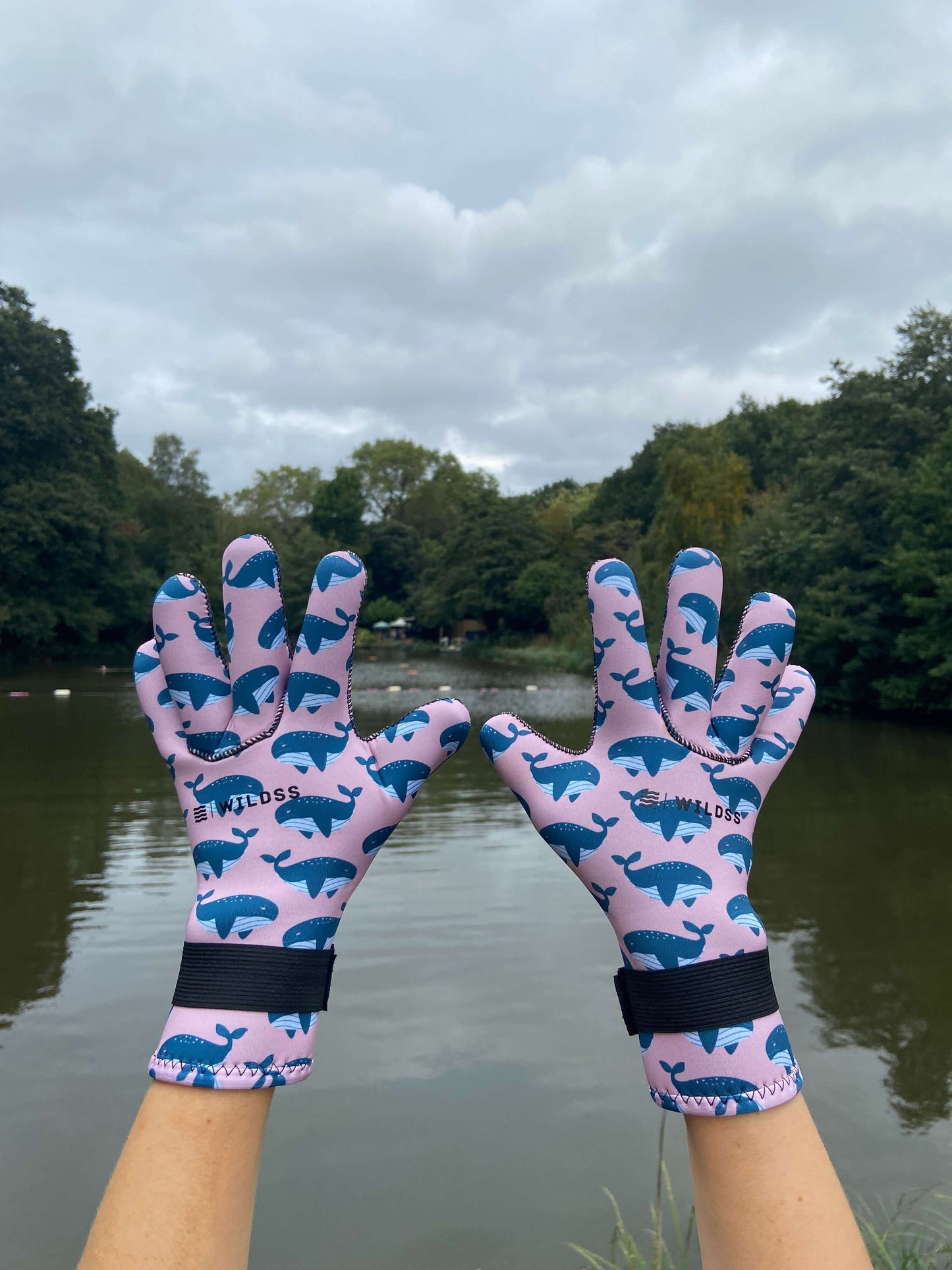 Neoprene wild swimming gloves: Humpback