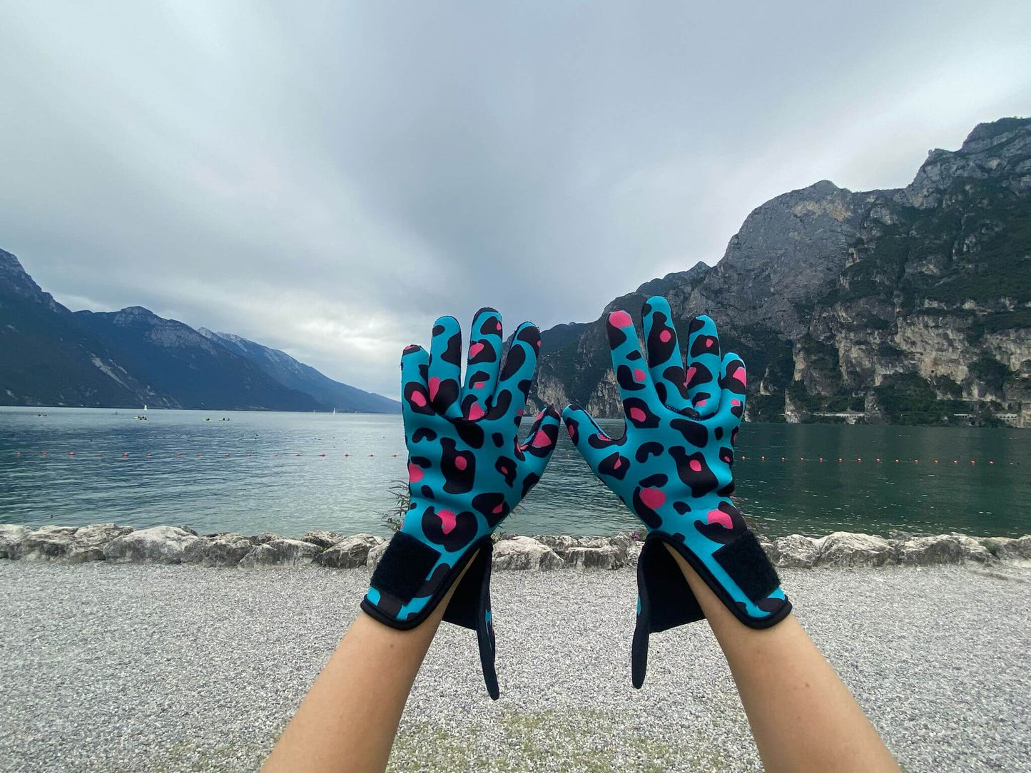 YULEX EasyOff™ Swimming Gloves; Leopard