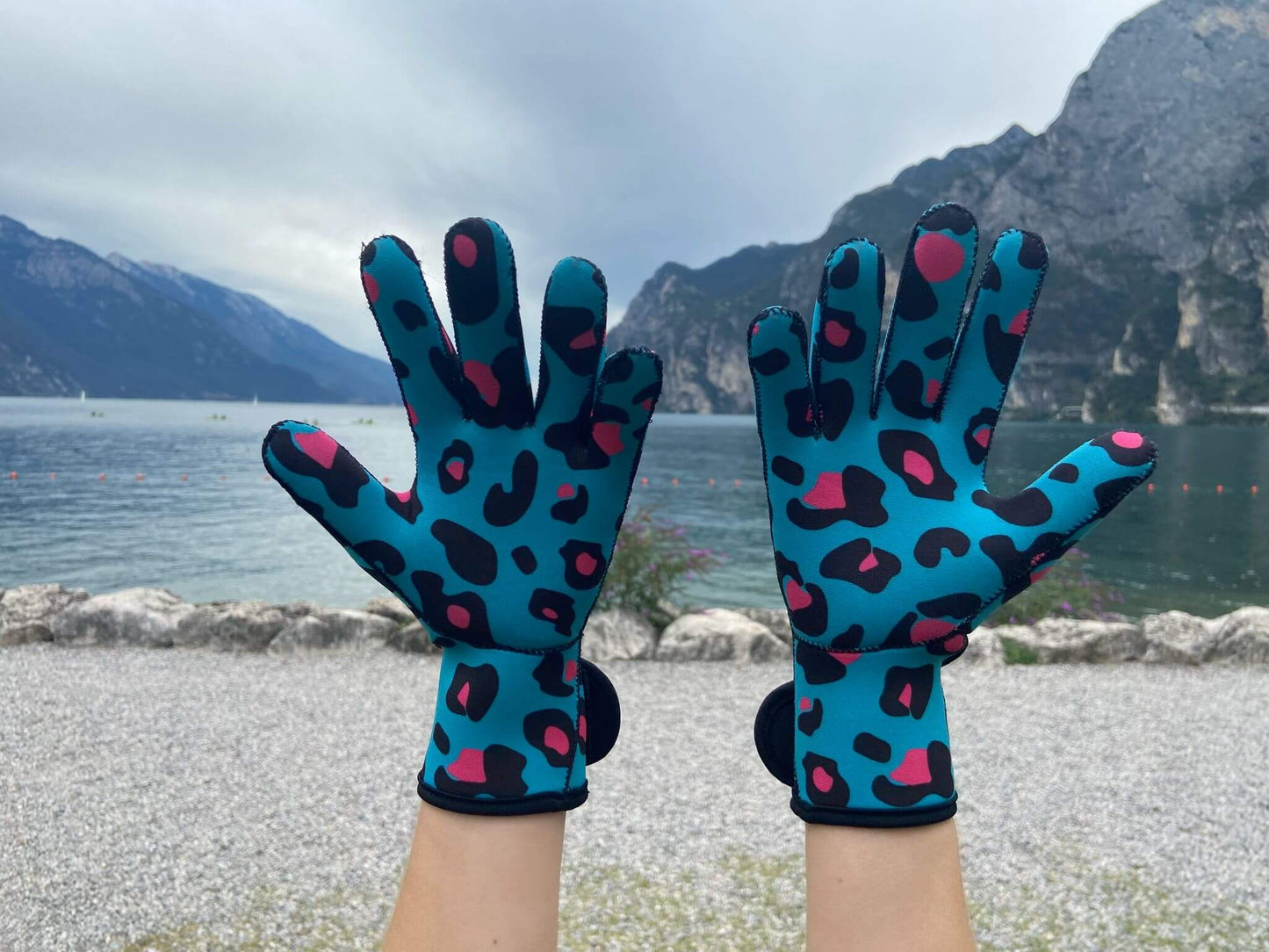YULEX EasyOff™ Swimming Gloves; Leopard