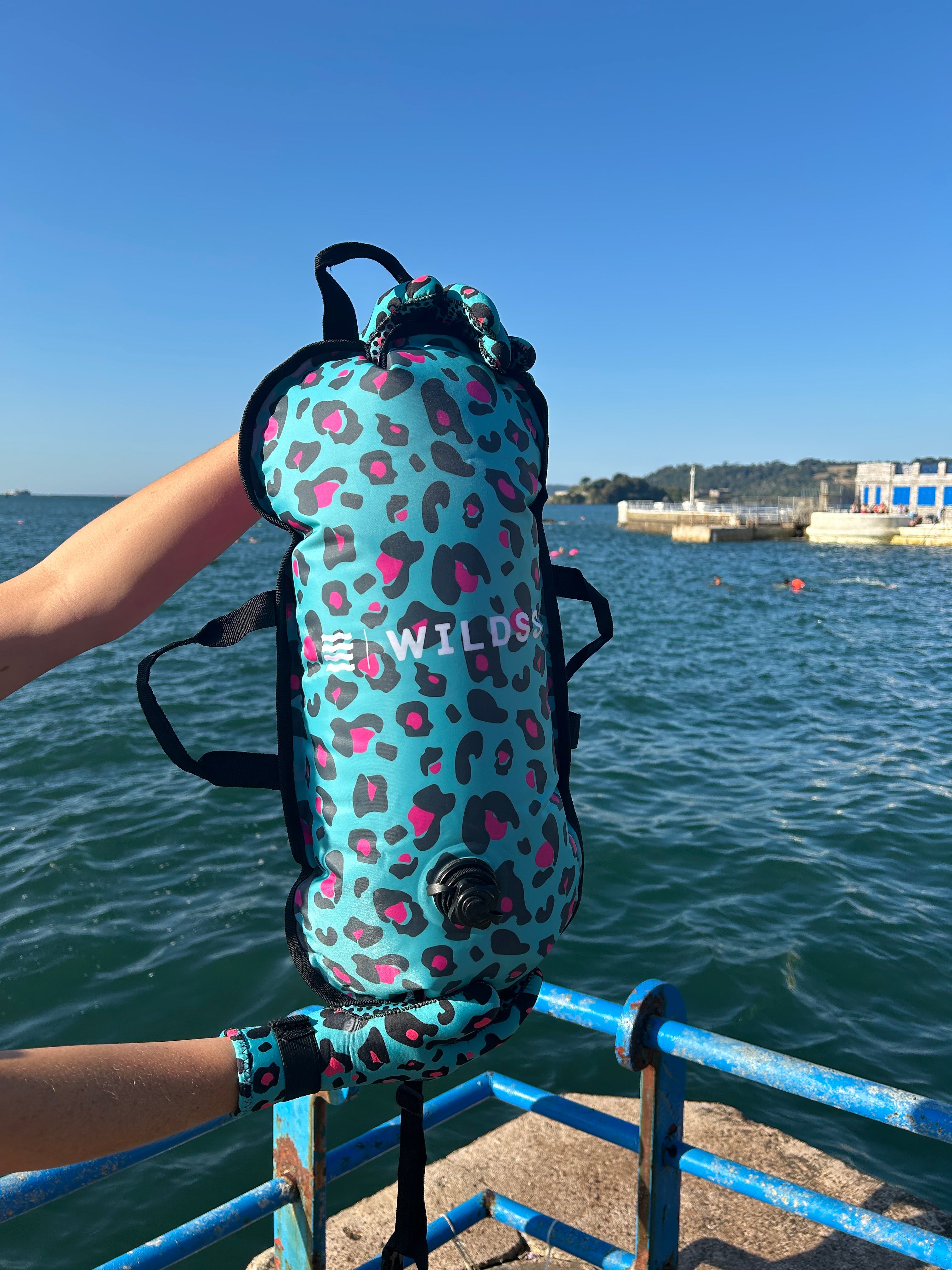 Wild float with thermometer; Leopard – WildSwimmingSocks