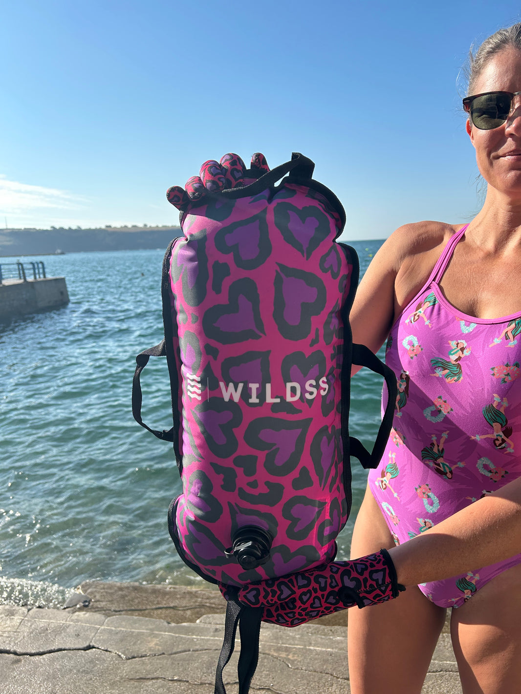 Tow floats with thermometer – WildSwimmingSocks